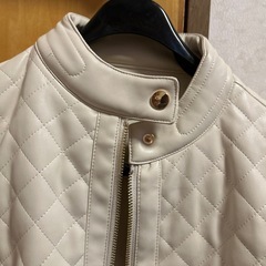 ライダースジャケット　生成色　レディース　の画像