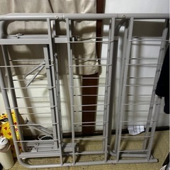 折りたたみ式ベッドフレーム（未使用・組み立て済み）の画像