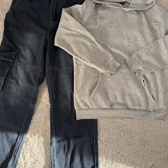 子供服160cmくらい、パーカー、デニム2着セット100円の画像