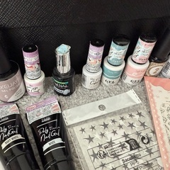 ジェルネイル用品16点セット ネイルパーツ100個以上あり 300円の画像