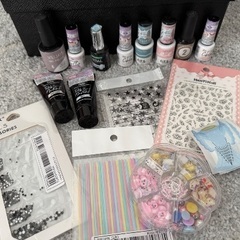 ジェルネイル用品16点セット ネイルパーツ100個以上あり 300円の画像