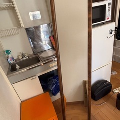 【11/28 17時現在まとめ引取り希望の方と交渉中につき返信お待ちください】鏡（姿見）木製枠 自立型 160センチ位の画像