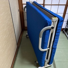 お譲り先決定しました。折りたたみベッドセミダブルの画像