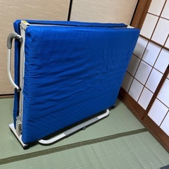 お譲り先決定しました。折りたたみベッドセミダブルの画像