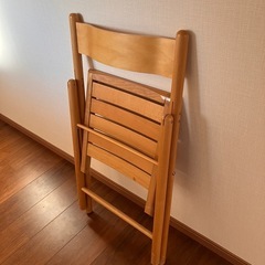 折りたたみウッドチェアの画像