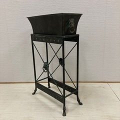 スタンド付き　アイアンプランターの画像