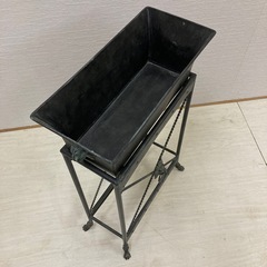 スタンド付き　アイアンプランターの画像