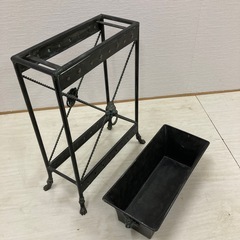 スタンド付き　アイアンプランターの画像
