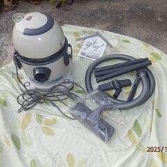 業務用乾湿両用クリーナー  VC-7016  掃除機として使用、水、砂、などの吸引が出来 ホースを吹き出し口に付け替えると、ブロアーが出来ます。の画像