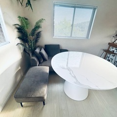 【お譲りする方決まりました】 美しいデザインのダイニングテーブルの画像