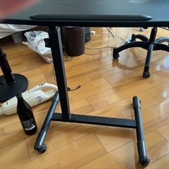 【11/28 17時現在まとめ引取り希望の方と交渉中につき返信お待ちください】テーブル2つテーブル2つセット（ベッド対応可能と小さな物置テーブル）の画像