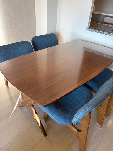 ダイニングテーブル4脚チェアつき