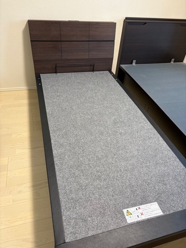 シングルベッドフレームコンセント収納付き