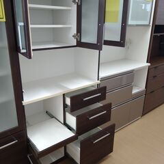 リユースのサカイ浦和店 【F358】★食器棚 2枚扉 ブラウン 割れありの画像