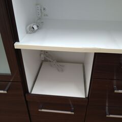 リユースのサカイ浦和店 【F358】★食器棚 2枚扉 ブラウン 割れありの画像