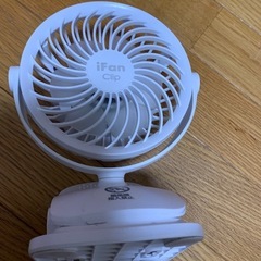 破格！　日曜までの限定出品　小型扇風機　卓上　置き型　クリップ付き　挟める　デスクに　ちょっとしたスペース　ベビーカーに　風呂上がりの脱衣所に　充電式　リチウム電池　バッテリーの画像