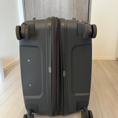 75Lスーツケース　一回のみ使用の画像