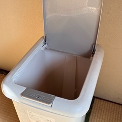 
ゴミ箱の画像
