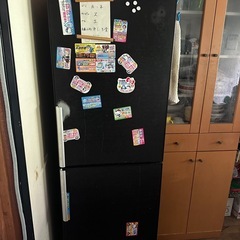 ミシン、テレビ、和簞笥、冷蔵庫の画像