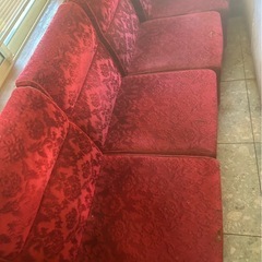 25年続いた純喫茶の椅子＆机＆仕切り＆額縁の画像