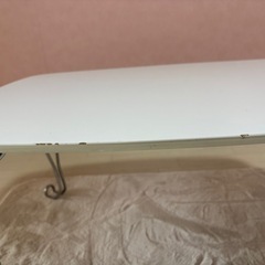 猫足の可愛いローテーブルの画像