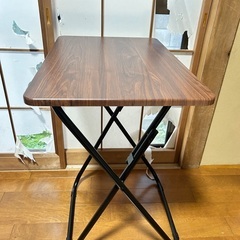 折りたたみテーブル・イスの画像