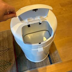 【宇都宮市】おむつ用ゴミ箱 スタイリッシュペール ホワイト／30L／部品欠品ありの画像