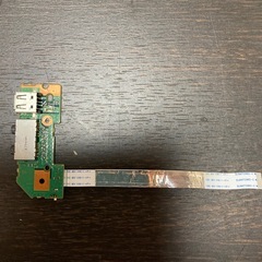 LIFEBOOK AH56/D  イヤホン2口、USBポート1口の画像