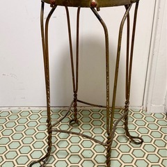 ビンテージチェア　赤・ゴールドの画像