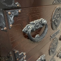 漆塗りタンスの画像