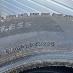 215/55R17 VRX2 スタッドレスの画像