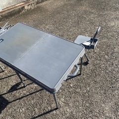 BBQテーブルとイスの画像