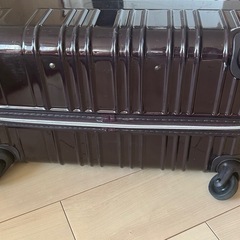 スーツケース 東急ハンズ hands＋　81L  
軽量  完動品　鍵付き　コマ交換可能タイプの画像
