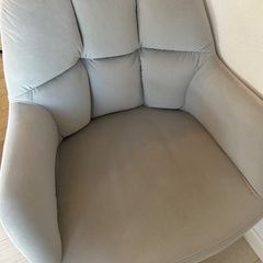 グレー ゴールド 椅子の画像