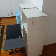 3段収納２台　衣装ケース、テーブルキャスター付きの画像