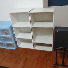 3段収納２台　衣装ケース、テーブルキャスター付きの画像