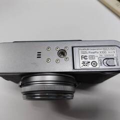 FUJIFILM FinePix X100 デジタルカメラ/シルバー/富士フイルムの画像