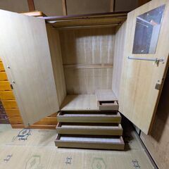 横105センチ　奥行63センチ　高さ180センチの画像