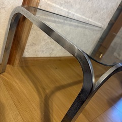 もらってください！ガラステーブルの画像