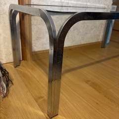 もらってください！ガラステーブルの画像