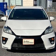 【自社ローン】★保証人なし★全国対応★プリウス SツーリングセレクションＧ‘ｓ★パール★スマートキー★純正ナビ★ETC★Bカメラの画像