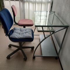 強化ガラステーブルキャスター付き、イスセットの画像