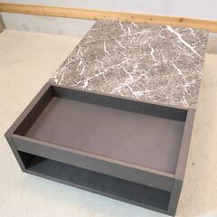 arflex(アルフレックス)のARENA(アレーナ) センターテーブルです。多彩な素材づかいでリビング空間をラグジュアリーに彩るスタイリッシュな大理石コーヒーテーブル。の画像