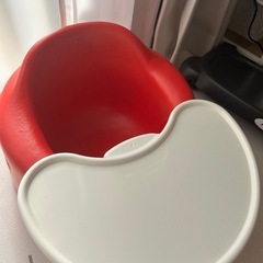 Bumbo バンボ 赤　テーブル付きの画像