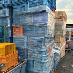 プラスチック  コンテナー 、1個300円です。の画像