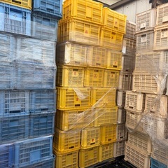 プラスチック  コンテナー 、1個300円です。の画像