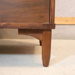 DREXEL HERITAGE(ドレクセルヘリテイジ)社のリシェル 5段チェストです。置いてあるだけでも風格のあるUSミッドセンチュリーを代表する逸品。メタルハンドルがアクセントに♪の画像