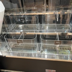 フラワーポット、美品です
の画像