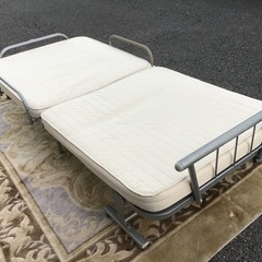 リクライニング式　
折り畳み式ベッド　シングル　の画像