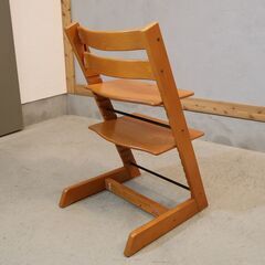 STOKKE(ストッケ)のキッズチェアーTRIPP TRAPP(トリップトラップ) ナチュラル。幼児期から大人まで末永くお使い頂ける人間工学に基づいたベビーチェアーです！の画像